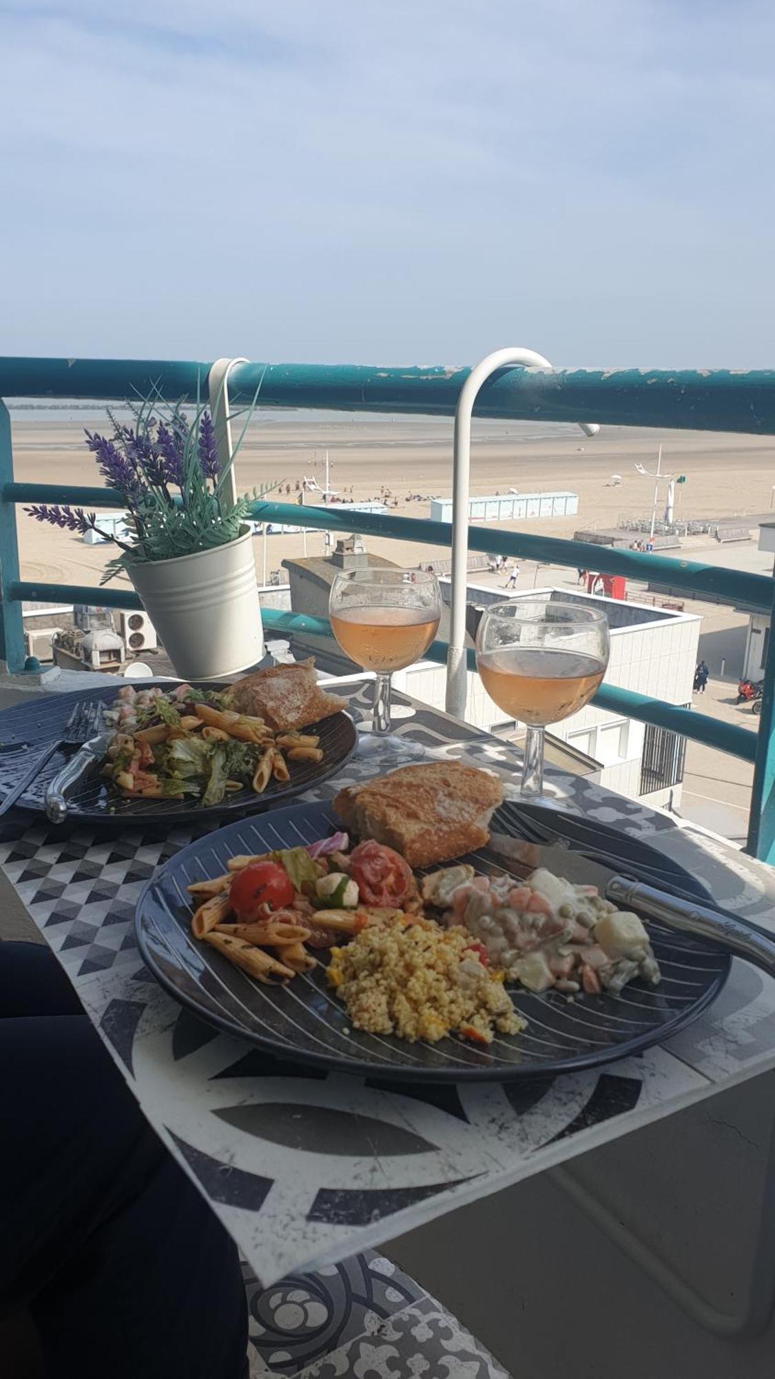 Studio Vue Mer Au Coeur De Malo Les Bains Pieds Dans L Eau Dunkirk Exterior photo